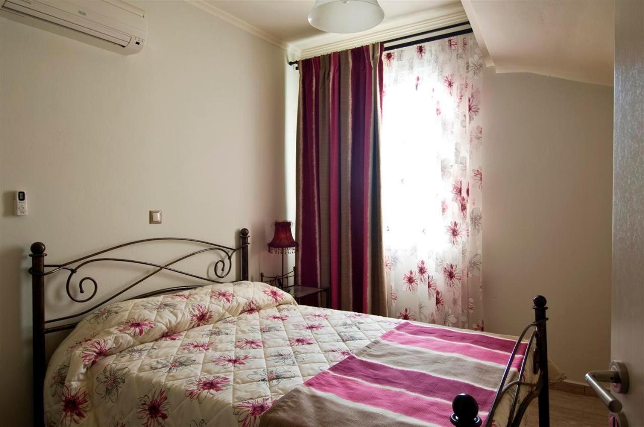 Apolafsi Aparthotel Lixouri Exteriör bild