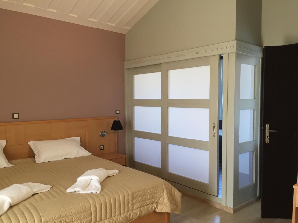 Apolafsi Aparthotel Lixouri Exteriör bild