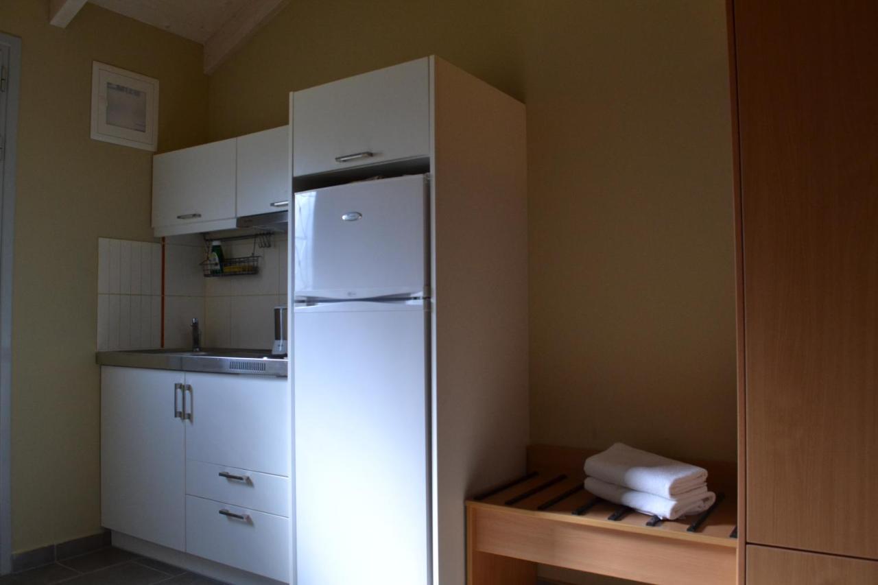 Apolafsi Aparthotel Lixouri Rum bild